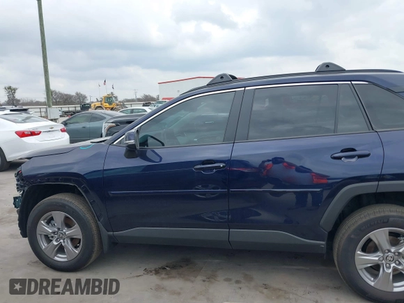 2025 Toyota RAV4 XLE with VIN 2T3W1RFV6SW367868, listed as a IAAI auction lot 41699930 with 2,204 mi miles. Bid and sale history available at carsss.com. Image 15.