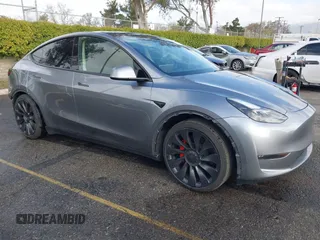 2024 Tesla Model Y Performance z VIN 7SAYGDEF5RA322392, wystawiony jako IAAI lot #41939339 z przebiegiem 20 808 mil mil oraz . Historia ofert i sprzedaży dostępna na DreamBid. Obrazek 1.
