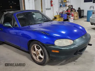 1999 Mazda MX-5 Miata z VIN JM1NB3536X0121095, wystawiony jako IAAI lot #42138447 z przebiegiem 146 636 mil mil oraz . Historia ofert i sprzedaży dostępna na DreamBid. Obrazek 1.