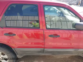 2005 Ford Escape XLT with VIN 1FMYU931X5KD39419, listed as a IAAI auction lot 41778160 with 37,234 mi miles. Bid and sale history available at carsss.com. Image 14.