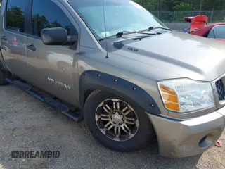 2006 Nissan Titan SE z VIN 1N6BA07B56N504064, wystawiony jako IAAI lot #42479075 z przebiegiem 156 983 mil mil oraz . Historia ofert i sprzedaży dostępna na DreamBid. Obrazek 6.