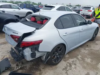 2021 Alfa Romeo Giulia z VIN ZARFAMAN6M7645490, wystawiony jako IAAI lot #42165037 z przebiegiem 57 701 mil mil oraz . Historia ofert i sprzedaży dostępna na DreamBid. Obrazek 4.