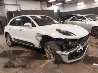 2022 Porsche Macan with VIN WP1AA2A54NLB03594, listed as a IAAI auction lot 41696623 with 43,779 mi miles. Bid and sale history available at carsss.com. Image 1.