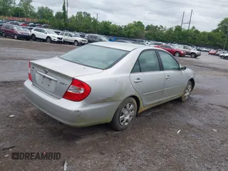 2004 Toyota Camry LE z VIN 4T1BE32K24U939042, wystawiony jako IAAI lot #42324099 z przebiegiem 151 784 mil mil oraz . Historia ofert i sprzedaży dostępna na DreamBid. Obrazek 4.