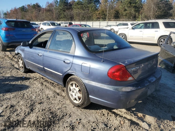 2004 Kia Spectra z VIN KNAFB121045315435, wystawiony jako Copart lot #83082084 z przebiegiem 94 974 mil mil oraz Czysty tytuł • Clean title. Historia ofert i sprzedaży dostępna na DreamBid. Obrazek 2.