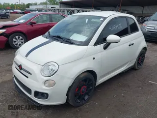 2013 FIAT 500 Sport z VIN 3C3CFFBR8DT666031, wystawiony jako IAAI lot #42189505 z przebiegiem 82 333 mil mil oraz . Historia ofert i sprzedaży dostępna na DreamBid. Obrazek 2.