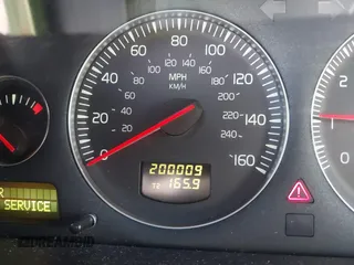 2004 Volvo XC90 with VIN YV1CZ59H641115883, listed as a IAAI auction lot 41643395 with 200,009 mi miles. Bid and sale history available at carsss.com. Image 7.