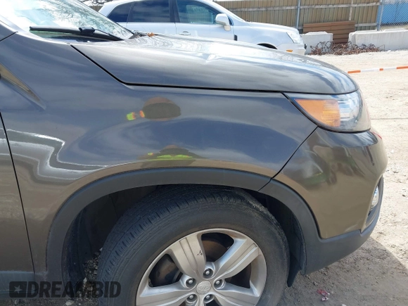 2013 Kia Sorento EX with VIN 5XYKU3A62DG373137, listed as a IAAI auction lot 41872724 with 177,387 mi miles. Bid and sale history available at carsss.com. Image 16.