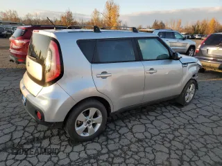 2017 Kia Soul with VIN KNDJN2A2XH7463221, listed as a Copart auction lot 82889404 with 102,034 mi miles and Salvage Title. Bid and sale history available at carsss.com. Image 3.