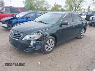 2011 Toyota Camry LE z VIN 4T1BF3EK3BU703487, wystawiony jako IAAI lot #42112553 z przebiegiem 133 063 mil mil oraz . Historia ofert i sprzedaży dostępna na DreamBid. Obrazek 2.