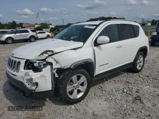 2016 Jeep Compass Latitude z VIN 1C4NJDEB2GD685707, wystawiony jako Copart lot #57680985 z przebiegiem 58 260 mil mil oraz Szkoda całkowita • Salvage title. Historia ofert i sprzedaży dostępna na DreamBid. Obrazek 1.