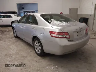 2010 Toyota Camry z VIN 4T4BF3EK4AR021612, wystawiony jako IAAI lot #41308791 z przebiegiem 329 133 mil mil oraz . Historia ofert i sprzedaży dostępna na DreamBid. Obrazek 3.