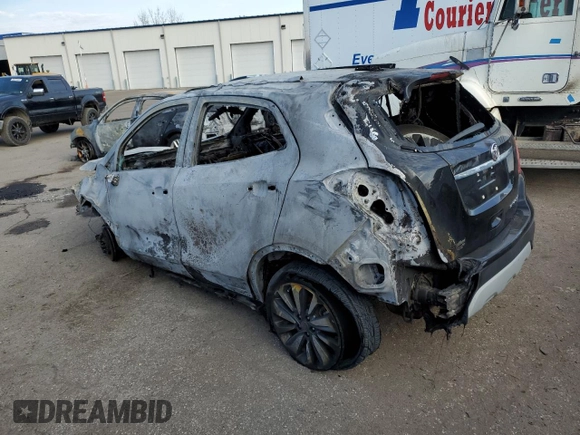 2020 Buick Encore Essence z VIN KL4CJGSB7LB048177, wystawiony jako Copart lot #89152405 z przebiegiem Nie podano mil oraz Nie do naprawy. Historia ofert i sprzedaży dostępna na DreamBid. Obrazek 2.