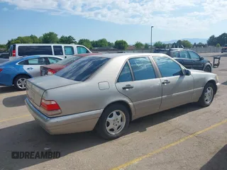1997 Mercedes-Benz S 320/430/500 z VIN WDBGA32G2VA367036, wystawiony jako IAAI lot #42495763 z przebiegiem 145 809 mil mil oraz . Historia ofert i sprzedaży dostępna na DreamBid. Obrazek 4.