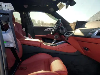 2024 BMW XM z VIN 5YM23CS00R9V38387, wystawiony jako Copart lot #86828434 z przebiegiem Nie podano mil oraz Szkody całkowita. Historia ofert i sprzedaży dostępna na DreamBid. Obrazek 7.