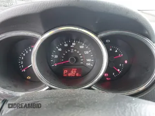 2012 Kia Sorento LX z VIN 5XYKT4A6XCG218424, wystawiony jako IAAI lot #42351646 z przebiegiem 185 016 mil mil oraz . Historia ofert i sprzedaży dostępna na DreamBid. Obrazek 7.