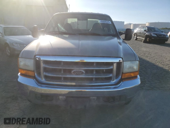 2001 Ford Super Duty F-250 XL with VIN 1FTNW20S81EA81948, listed as a Copart auction lot 49008325 with 211,966 mi miles and Salvage Title. Bid and sale history available at carsss.com. Image 5.