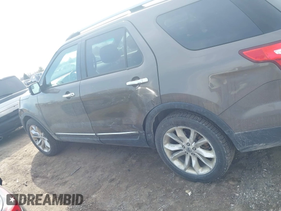 2015 Ford Explorer XLT with VIN 1FM5K8D85FGA50239, listed as a IAAI auction lot 41810692 with 120,497 mi miles and . Bid and sale history available at carsss.com. Image 14.