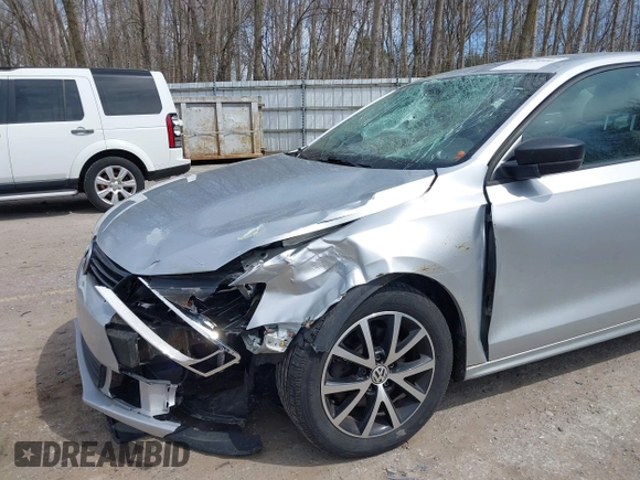2014 Volkswagen Jetta TDI w/Premium/Nav z VIN 3VWLL7AJ3EM332617, wystawiony jako IAAI lot #42033000 z przebiegiem 186 444 mil mil oraz . Historia ofert i sprzedaży dostępna na DreamBid. Obrazek 6.