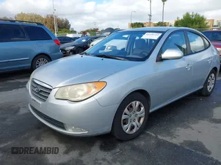 2009 Hyundai Elantra SE z VIN KMHDU46D89U711633, wystawiony jako IAAI lot #42239722 z przebiegiem 156 270 mil mil oraz . Historia ofert i sprzedaży dostępna na DreamBid. Obrazek 2.