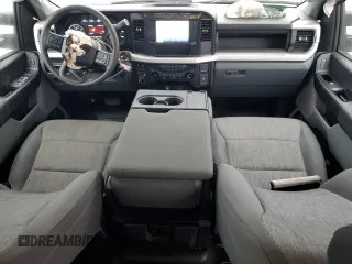 2023 Ford F-250 XL z VIN 1FT7W2BAXPEE10526, wystawiony jako Copart lot #83852774 z przebiegiem 12 646 mil mil oraz Czysty tytuł • Clean title. Historia ofert i sprzedaży dostępna na DreamBid. Obrazek 8.