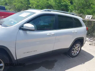 2015 Jeep Cherokee Limited with VIN 1C4PJLDS8FW566065, listed as a IAAI auction lot 42032563 with 181,937 mi miles and . Bid and sale history available at DreamBid. Image 13.