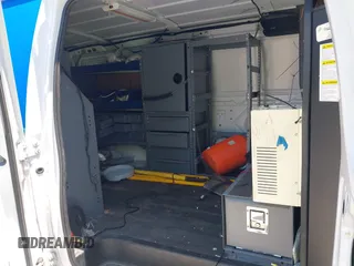 2014 Ford Econoline Cargo Commercial z VIN 1FTNE2ELXEDA12338, wystawiony jako IAAI lot #42119983 z przebiegiem 99 394 mil mil oraz . Historia ofert i sprzedaży dostępna na DreamBid. Obrazek 8.