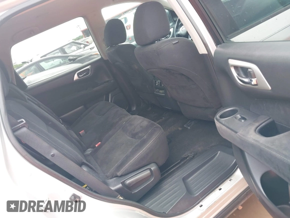 2014 Nissan Pathfinder SV with VIN 5N1AR2MM7EC630151, listed as a IAAI auction lot 42118516 with 165,431 mi miles. Bid and sale history available at carsss.com. Image 8.