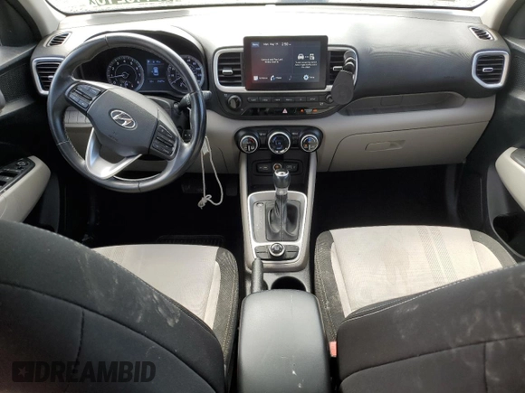 2022 Hyundai Venue SEL z VIN KMHRC8A39NU132059, wystawiony jako Copart lot #57448215 z przebiegiem 85 657 mil mil oraz Czysty tytuł • Clean title. Historia ofert i sprzedaży dostępna na DreamBid. Obrazek 8.