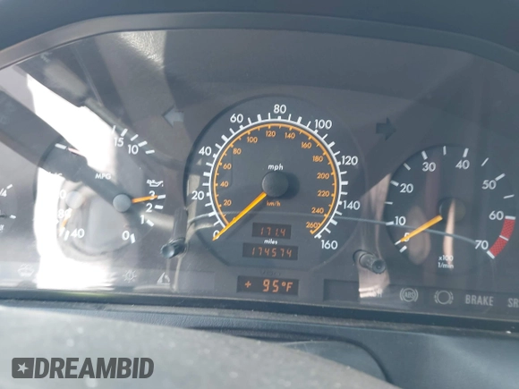 1994 Mercedes-Benz SL 5.0L with VIN WDBFA67E7RF099016, listed as a IAAI auction lot 42408198 with 174,574 mi miles and . Bid and sale history available at DreamBid. Image 7.