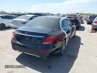 2017 Mercedes-Benz E 300 Luxury z VIN WDDZF4JB4HA082033, wystawiony jako IAAI lot #41819829 z przebiegiem 89 651 mil mil oraz . Historia ofert i sprzedaży dostępna na DreamBid. Obrazek 4.