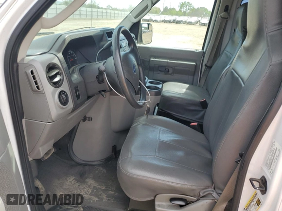 2014 Ford Econoline Cargo Commercial z VIN 1FTNE1EWXEDA22372, wystawiony jako Copart lot #52360385 z przebiegiem 128 803 mil mil oraz Czysty tytuł • Clean title. Historia ofert i sprzedaży dostępna na DreamBid. Obrazek 7.