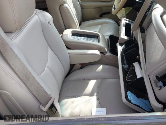 2005 Chevrolet Suburban LT with VIN 3GNFK16Z95G159688, listed as a IAAI auction lot 41492030 with 233,009 mi miles and . Bid and sale history available at DreamBid. Image 5.