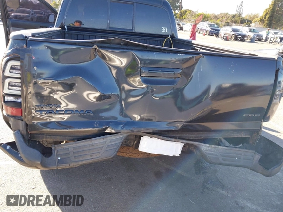 2007 Toyota Tacoma PreRunner with VIN 5TETU62NX7Z337556, listed as a IAAI auction lot 41664640 with 196,171 mi miles. Bid and sale history available at carsss.com. Image 6.