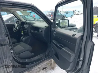 2015 Jeep Patriot Sport z VIN 1C4NJRBB4FD347418, wystawiony jako IAAI lot #41609314 z przebiegiem 121 337 mil mil oraz . Historia ofert i sprzedaży dostępna na DreamBid. Obrazek 5.