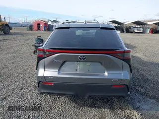 2024 Toyota bZ4X XLE z VIN JTMABACA2RA069207, wystawiony jako IAAI lot #41632667 z przebiegiem 7329 mil mil oraz . Historia ofert i sprzedaży dostępna na DreamBid. Obrazek 17.