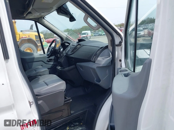 2017 Ford Transit z VIN 1FTBW3XM8HKB27922, wystawiony jako IAAI lot #42129209 z przebiegiem 377 514 mil mil oraz . Historia ofert i sprzedaży dostępna na DreamBid. Obrazek 5.