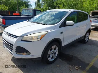 2014 Ford Escape SE z VIN 1FMCU9G95EUE14557, wystawiony jako IAAI lot #42152133 z przebiegiem 164 544 mil mil oraz . Historia ofert i sprzedaży dostępna na DreamBid. Obrazek 2.