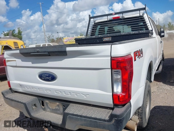 2018 Ford F-250 XL with VIN 1FT7X2BT2JEC25506, listed as a IAAI auction lot 42477834 with 118,703 mi miles and . Bid and sale history available at DreamBid. Image 4.