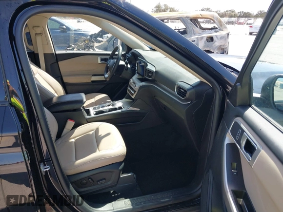 2023 Ford Explorer XLT with VIN 1FMSK7DH0PGB25363, listed as a IAAI auction lot 41783475 with 39,611 mi miles. Bid and sale history available at carsss.com. Image 5.
