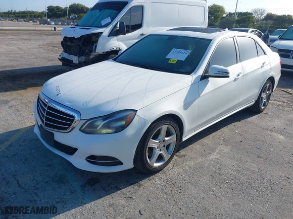 2014 Mercedes-Benz E-Class E 350 Luxury with VIN WDDHF8JB5EB073298, listed as a IAAI auction lot 41899510 with 132,548 mi miles. Bid and sale history available at carsss.com. Image 17.