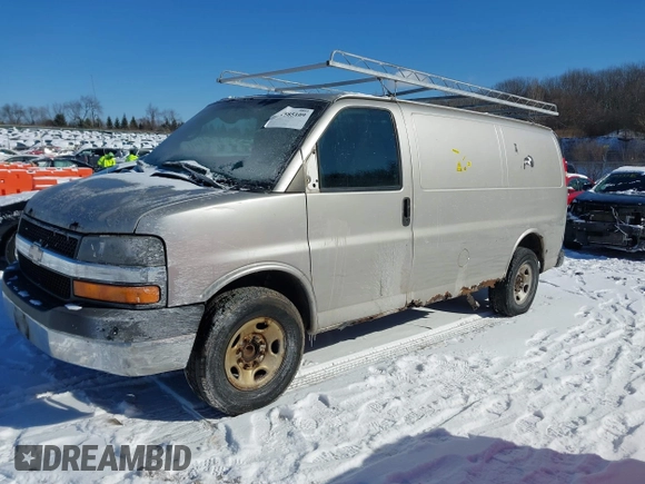 2008 Chevrolet Express Cargo Van with VIN 1GCGG25C081130147, listed as a IAAI auction lot 41585109 with 237,434 mi miles. Bid and sale history available at carsss.com. Image 2.