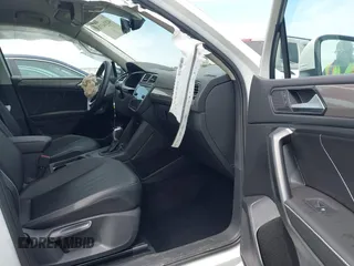 2022 Volkswagen Tiguan SE with VIN 3VV3B7AX3NM176770, listed as a IAAI auction lot 42114378 with 37,448 mi miles and . Bid and sale history available at DreamBid. Image 5.