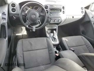 2013 Volkswagen Tiguan SE with VIN WVGAV3AX9DW575926, listed as a Copart auction lot 85048984 with 117,986 mi miles and Clean title. Bid and sale history available at DreamBid. Image 8.