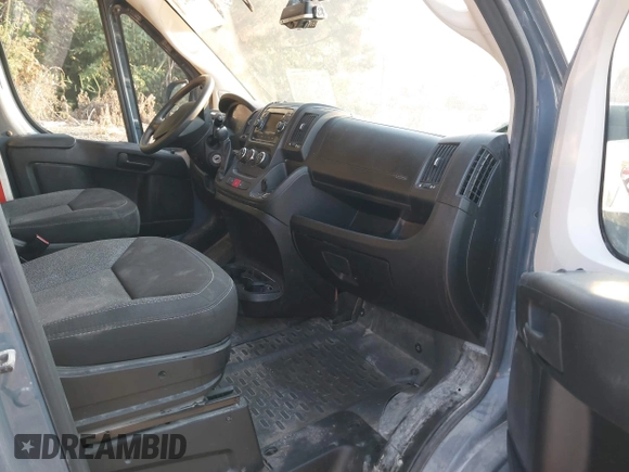 2020 Ram ProMaster Cargo with VIN 3C6URVJG0LE112638, listed as a IAAI auction lot 40284270 with 61,443 mi miles and . Bid and sale history available at carsss.com. Image 5.