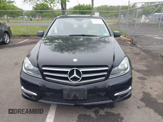 2014 Mercedes-Benz C 300 Sport z VIN WDDGF8AB6EA946106, wystawiony jako IAAI lot #42189757 z przebiegiem 69 050 mil mil oraz . Historia ofert i sprzedaży dostępna na DreamBid. Obrazek 12.