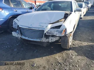 2014 Chrysler 300 C z VIN 2C3CCAEG8EH320769, wystawiony jako Copart lot #55211055 z przebiegiem 163 430 mil mil oraz Szkoda całkowita • Salvage title. Historia ofert i sprzedaży dostępna na DreamBid. Obrazek 12.