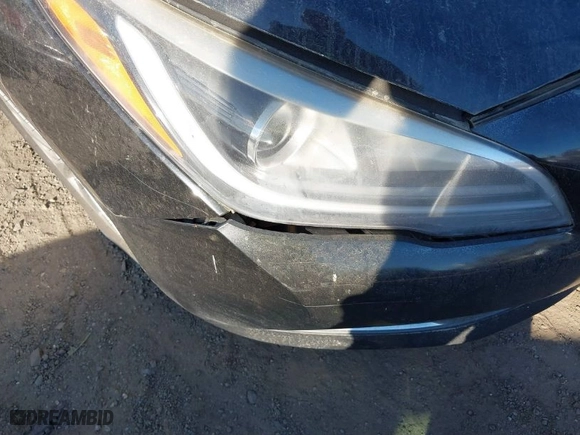 2016 Hyundai Sonata Hybrid SE with VIN KMHE24L18GA025983, listed as a IAAI auction lot 40744389 with 273,988 mi miles. Bid and sale history available at carsss.com. Image 18.