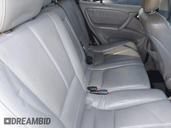 2004 Mercedes-Benz M 350 with VIN 4JGAB57E44A463025, listed as a IAAI auction lot 40167399 with 1,162,011 mi miles and . Bid and sale history available at carsss.com. Image 8.