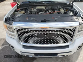 2016 GMC Sierra 2500HD Denali z VIN 1GT12UE84GF272949, wystawiony jako Copart lot #50641015 z przebiegiem 270 501 mil mil oraz Szkoda całkowita • Salvage title. Historia ofert i sprzedaży dostępna na DreamBid. Obrazek 11.